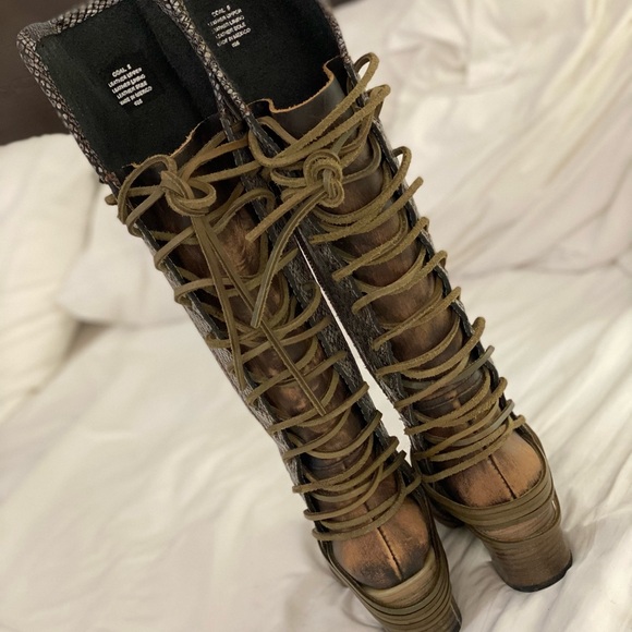 Freebird by Steve Madden Coal Snakeskin Boots - Picture 2 of 2